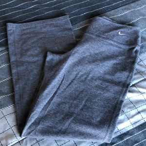 Nike Athletic Capri Women's Medium Gray Blue Strip Exercise Workout Athleisure